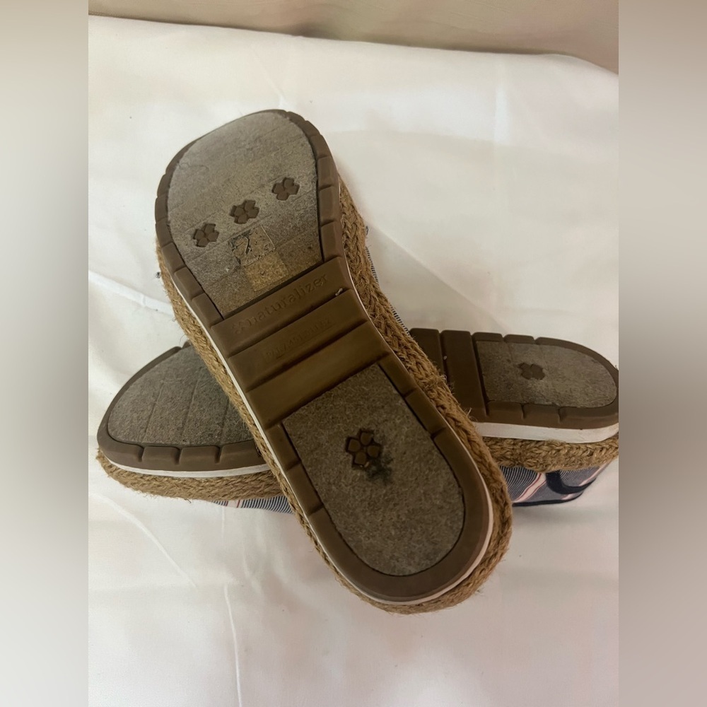 Naturalizer BOGO slip on shoe with stripe and rope accents size 6 women’s ⚫️ - Picture 5 of 7